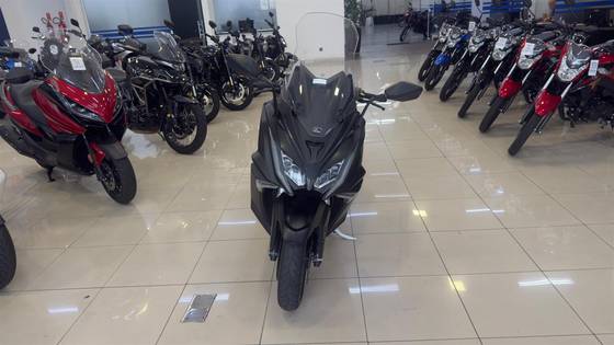 KYMCO AK 550i 